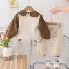 Traje de Manga Larga Estilo Occidental para Niñas de Primavera y Otoño Estilo Coreano Nuevo de Primavera Calle Frita Oso Hongo Conjunto de Tres Piezas de Manga Larga
