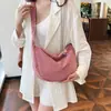Bolso cruzado de un solo hombro casual versátil de pana para el día a día, artístico, bolso tipo dumpling de pana de color liso para mujer