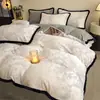 Juego de cuatro piezas de terciopelo de leche tallado, sábana bajera de forro polar coral engrosada, funda de edredón suave, sábana ajustable y juego de ropa de cama de tres piezas