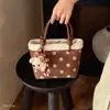 Bolso de mano vintage para mujer, nuevo y popular, de gamuza 2026, bolso cubo exquisito, bolso cruzado de lunares simple y de nicho, moderno
