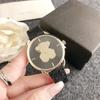 Moda de Verano Estudiante Lindo Oso Reloj Redondo Pequeño Correa de Cuero Estampada Reloj de Pulsera Simple y Elegante Resistente al Agua Reloj de Cuarzo con Calendario