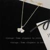 Moderna cadena para la clavícula de lujo ligero, elegante, con forma de mariposa y flor, y concha, para mujer, combinable, estilo ins de alta calidad en oro