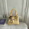 Bolso de Mano y Bolso Cruzado de Gama Alta de Nicho para Mujer, Nuevo Estilo Coreano 2026, Colgante Lindo, Bolso Versátil y de Moda para el Día a Día