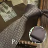 Gravata Marrom Retrô Listrada com Flores Estilo Coreano Amarrada à Mão para Homens Britânica 8cm Formal Anfitrião Negócios Casamento Noivo