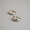 Pendientes de aro estilo frío del mismo estilo de blogger con colgante de gota de agua, pendientes de aro liso, pendientes de clip de oreja gruesos elegantes versátiles