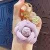 Llavero Colgante de Camelia de Cuero de Moda de Dibujos Animados Lindo Adorno para Bolso Accesorio de Coche Regalo al por Mayor