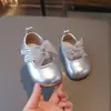 Zapatos para caminar para bebé 2026 Primavera y Otoño estilo nuevo zapatos de princesa de cuero suave zapatos de suela blanda con lazo zapatos para caminar para niña bebé