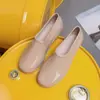 Zapatos de lluvia acolchados de algodón zapatos de agua para mujer de caña baja boca poco profunda impermeables botas de lluvia para mujer antideslizantes moda coreana para adulto zapatos de goma cálidos de invierno