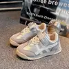 Tênis infantil para meninos sapatos Forrest Gump 2025 primavera novo para meninas sola macia prata casual sapatos de bebê pequenos de lona
