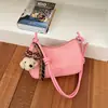 Bolsa de Cor Sólida com Textura Trançada Feminina Outono 2026 Nova Bolsa de Ombro Único Moda Bolsa de Mão Bolsa Transversal de Grande Capacidade Pingente