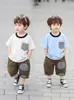 Conjunto de Verão Xadrez com Bolso para Meninos, Roupa Esportiva de Verão para Bebês e Crianças, Conjunto Elegante de Manga Curta para Bebês de 3-4 Anos