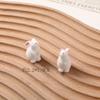 Pendientes hechos a mano con diseño de conejo blanco tridimensional de dibujos animados de otoño e invierno, accesorios de joyería para cadena de teléfono móvil, venta al por mayor
