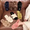 Nuevas zapatillas peludas cómodas de suela plana estilo coreano para otoño e invierno, cálidas, 2026, para mujer, zapatillas de algodón para exteriores, zapatillas sin cordones para mujer