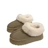 Botas de neve peludas com sola grossa para mulheres, com forro adicional para aquecimento, novo estilo inverno 2026, apresentando um design de peça única em couro e pele, espessadas para aquecimento extra e com sola antiderrapante