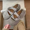 Zapatos Birkenstock de plataforma de lunares retro grises para mujer, nueva colección de otoño 2026, con tacón oculto y suela suave, estilo Mary Jane