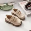 Sapatos de Menina Infantil Princesa Pequenos Couro Sapatos 2025 Nova Temporada Primavera e Outono Estilo Britânico Menina Preto Sapatos Individuais Mocassins Tendência