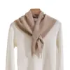 Bufanda tejida de mezcla de lana, versátil para otoño e invierno, chal triangular, bufanda clásica coreana de color liso para cruzar el cuello, en stock para venta al por mayor