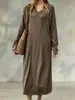 Vestido Retro Loose de Gola V Cor Marrom Escuro Estilo Preguiçoso Nova Primavera e Outono com Toque Relaxado e Estilo Minimalista Versátil