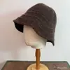 Chapéu de tricô com renda e pontos vazados para mulheres, estilo retro japonês, chapéu bucket, perfeito para looks de outono e inverno, versátil e valoriza o rosto, fazendo-o parecer menor, e mantém você aquecida.