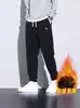 Pantalones casuales de pana para hombre, cálidos y forrados de polar para invierno, pantalones largos gruesos, pantalones deportivos de chándal de moda y versátiles