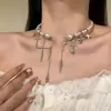 Colar versátil de alta qualidade, doce e fresco, com cruz aberta de pérola, rebites e franjas, acessório de corrente para clavícula choker moderno de luxo leve