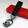 Colgante de Llavero de Cuero Gamuzado de Gama Alta para Coche Llavero con Logo de Coche Decoración de Llavero Colgante de Cintura de Metal Venta al por Mayor