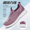 Zapatos de verano sin cordones para madres, zapatos de tela del viejo Pekín, transpirables, de suela blanda, cómodos zapatos para caminar para mujeres de mediana edad y ancianas