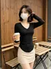 Camiseta de manga larga con cuello en V para mujer, otoño e invierno, corte ajustado, diseño elegante, pura y seductora, top con dobladillo curvo y hombro normal, camiseta básica