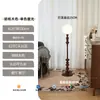 Lámpara de pie de columna romana de mediados de siglo, adecuada para sala de estar, colocada junto al sofá, dormitorio retro de estilo francés, creando un ambiente sofisticado y artístico