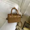 Bolso Pequeño Retro Transfronterizo para Mujer, Nuevo Estilo Otoño/Invierno 2025, Bolso de Hombro Cruzado Individual, Bolso de Mano Versátil de Moda Diaria, Bolso Cuadrado Pequeño