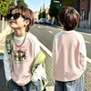 Camiseta básica de manga comprida para meninos, novo estilo primavera e outono 2026, top T-shirt infantil versátil com blocos de cor estilosos para meninos mais velhos