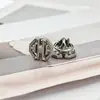 Broche Metálico Estampado Estilo Chino Nuevo Sencillo con Acabado de Alta Gama, Pin Decorativo para Chaqueta de Traje de Lujo Ligero