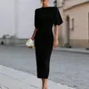 Vestido de Comércio Exterior Elegante e Estiloso, Cor Sólida, Corte Justo, Estilo Simples para o Dia a Dia, Lançamento Verão-Outono 2026 Europeu e Americano