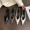 Sandalias de tacón de cuña estilo francés Chuyuji, color albaricoque, de punta cerrada, zapatos de hada, nuevos zapatos de punta afilada primavera-verano 2026 para combinar con faldas para uso nocturno
