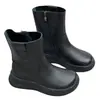 Botas femininas de sola grossa feitas de couro de flor integral, nova coleção outono/inverno 2026, bico redondo, zíper lateral, altura até o meio da panturrilha, casuais e versáteis, botas Martin de couro genuíno