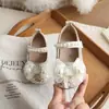 Sapatos de Couro Estilo Francês Chic para Meninas 2026 Primavera/Outono Novo Estilo Coreano Sapatos de Solado Macio Princesa Sapatos de Couro Rasos com Lantejoulas Tendência