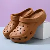 Zapatos con Agujeros para Mujer Verano Nuevo Estilo Ropa Exterior Suela Gruesa Resistentes al Desgaste Sandalias Exteriores EVA Playa Antideslizantes Pareja Pantuflas de Punta Cerrada
