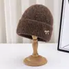 Gorro de Tricô Moderno para Mulheres e Homens, Adequado para Outono e Inverno, com Proteção para Orelhas e Características Quentes