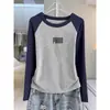 Camiseta feminina de algodão puro com gola redonda e mangas compridas, novo estilo outono 2026, corte slim, que valoriza a silhueta, camada interna, top com manga raglan