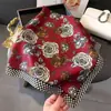 Pañuelo Cuadrado Estilo Coreano de 70 cm Pañuelo Versátil Pañuelo de Seda Pañuelo Cuadrado Pañuelo de Seda para Cuello Pañuelo Decorativo Rojo de Alta Gama para Mujer Venta al por Mayor