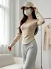 Camiseta Feminina Manga Longa Slim Fit Decote V Estilo Puro Desejo, Top com Barra em U Sexy Chique para Outono e Inverno, Camiseta Básica Camada Interna