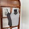 6630 Camisola Decote V, Simples e Versátil, Casual, Corte Justo, Roupa Íntima e Roupa Externa, Regata Base com Bojo Embutido