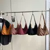 Bolso de hombro vintage transfronterizo de gamuza, gran capacidad, con flecos, diseño en forma de dumpling, para un look relajado y elegante, adecuado para el trabajo, y disponible para personalización