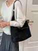 Bolsa de Mão Vintage de Grande Capacidade para Uso Diário e Viagens Transfronteiriças 2026 para Mulheres, Bolsa Tote Simples com Rebites para Ombro