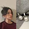 Pendientes de perlas Ouyang Nana del mismo estilo para mujer de principios de otoño, de alta gama, ligeros, de lujo, con nicho, elegantes y combinables con todo.