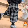 Pantalones Harem Forrados de Felpa para Niñas Otoño e Invierno 2025 Nuevos Pantalones para Niños Casuales Versátiles Pantalones a Cuadros Pantalones de Linterna para Bebé