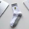 Calcetines de Yoga Frutal Otoño e Invierno Antideslizantes Profesionales para Mujer Nuevos de Entrenamiento Pilates Deportes de Interior de Caña Media con Pantalones de Tiburón