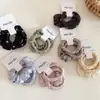 Simple y Elegante Scrunchie de Satín con Perlas y Pedrería, Banda Elástica Alta Básica Que No Daña el Cabello, Accesorio para el Cabello