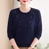 El nuevo suéter de punto de otoño de mamá, elegante y con estilo, con adornos de cuentas, un diseño sofisticado y noble, perfecto para mujeres de 50 años en adelante, que encarna gracia y dignidad.