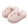 Nuevas pantuflas de algodón con diseño de oso de dibujos animados para mujer, adecuadas para otoño e invierno, antideslizantes, cálidas, lindas y sencillas, con un diseño de felpa, de punta cerrada para uso en interiores